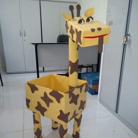 Giraffe Crafts, Jungle Theme Classroom, Cardboard Animals, Daycare Decor, Kindergarten Design, Diy Paper Crafts Decoration, Jungle Party, Class Decoration, Safari Theme