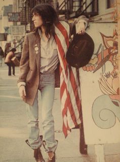 Patti Smith, NY Patti Smith 70s, Patti Smith Style, American Flag Fashion, Mazzy Star, Music Pics, Patti Smith, I'm With The Band, Vintage Portraits, Film Books