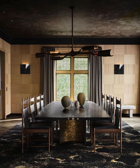 Ashley Stark Kenner on Instagram: “This house won best house award. I can see why. Love the rich details. @nicolehollissf @douglasfriedman • • • • • #diningroom…” Nicole Hollis, Moody Interiors, Timeless Interiors, Dining Room Interiors, Design Apartment, Residential Design, Elle Decor, Design Awards, Wood Paneling