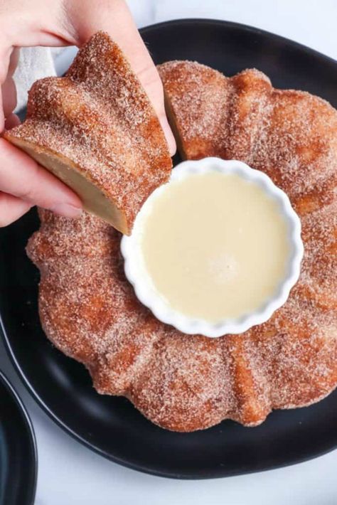 How to Make a Beautiful Apple Cider Doughnut Cake With Boxed Cake Mix Apple Cider Doughnut Cake, Cider Donut Cake, Apple Cider Donut Cake, Apple Cider Doughnut, Cappuccino Cake, Cake Yellow, Donut Cake, Cake Mug, Doughnut Cake