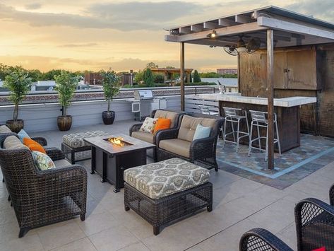 roof top was built and it is a statement for a movement of people. Case in point, the Magnus team converted the home’s garage into a cube-shaped entertainment lounge that’s topped off with a rooftop deck built for gathering, entertaining, and relaxing. The cube doubles as a theater and is equipped with large hydraulic doors by Schweiss.  #rooftopjesusculture Terrace Shade, Rooftop Decor, Roof Top Deck, Ideas Terraza, Outdoor Deck Lighting, Rooftop Bars Nyc, Roof Terrace Design, Rooftop Patio Design, Terrasse Design