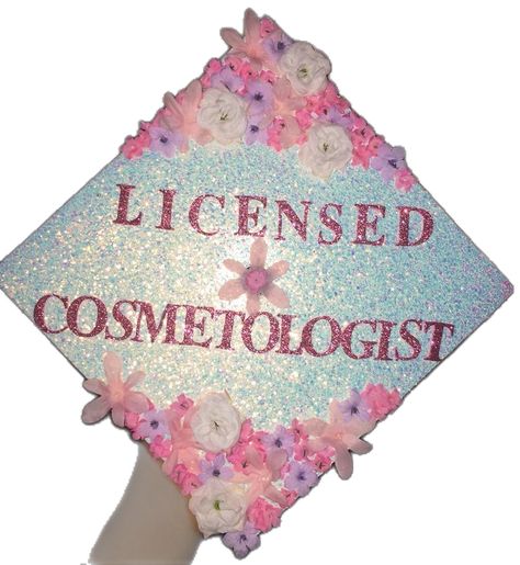 #graduation #graduationcapdesigns #classof2022 #college #highschool Cosmetology Graduation Cap, Hair Styles Graduation, Cap Design Ideas, Beauty School Graduation, Hairstylist Career, Cosmetology Graduation, Beauty School Cosmetology, Aesthetic Hat, Creative Graduation Caps