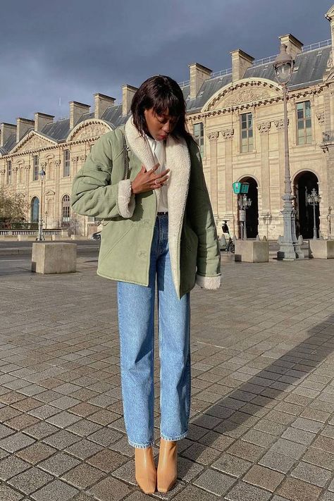 Look Adidas, French Women Style, Beige Trench Coat, Estilo Indie, French Outfit, Skandinavian Fashion, Spring Coat, French Women, Winter Fits