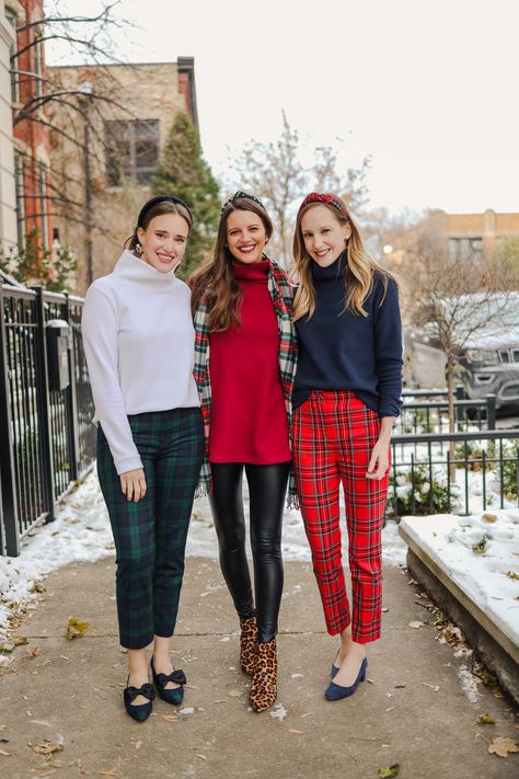 Preppy Christmas Outfits Women, Christmas Fashion Outfits, Winter Ootd, Trendy Christmas Outfits, Xmas Photos, Dressing Ideas, Christmas Outfits Women, Christmas Clothes, Woman's Fashion