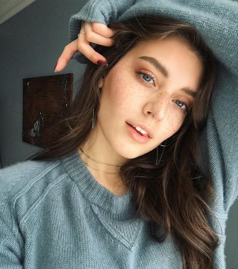 240.4k Followers, 576 Following, 308 Posts - See Instagram photos and videos from Jessica Clements (@jessmclements) Jess Clement, Brunette Girls, Jessica Clement, Perfect Eyebrows, Long Brown Hair, Foto Casual, Redhead Girl, Brunette Girl, Winter Hairstyles