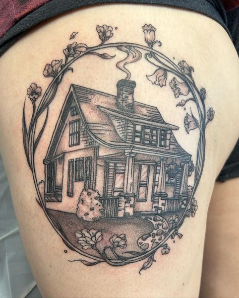 Nostalgic home tattoo done by @colleenajsmith! Amazing fine lines and shading on this commemorative piece!! ��🏠️⁠ ⁠ "@reedbaudron was thinking about a beautiful heritage home tattoo for the last ten years to commemorate her feelings and love for home and hearth, and she finally decided to go for it!⁠ This was such a fun and satisfying project, I loved pulling the tiny articulate lines to produce a powder finish for the shading." - Colleen⁠ ⁠ Childhood Home Tattoo, Cottage Tattoo, House Tattoo, Framed Tattoo, Mama Tried, The Last Ten Years, Beautiful Tattoos For Women, Tattoo Leg, Color Tattoos