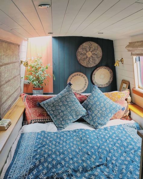 Canal Boat Interior, Narrowboat Interiors, Home At Night, Boat Interior Design, Boat House Interior, Peace Frog, Houseboat Living, Tiny House Talk, Living On A Boat