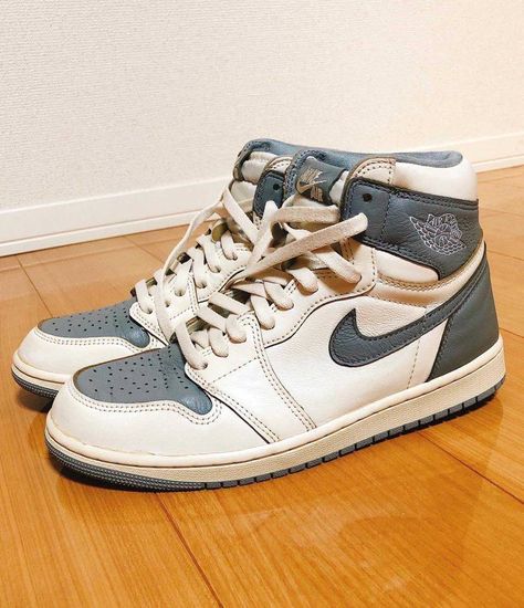 I made a vintage custom with coffee dye. And I painted the Wing logo white. Jordan 1 Stealth, Coffee Dye, Wing Logo, Nike Air Jordan 1 High, Jordan 1 High Og, Wings Logo, Nike Air Jordan 1, Air Jordan 1 High, Jordan 1 High