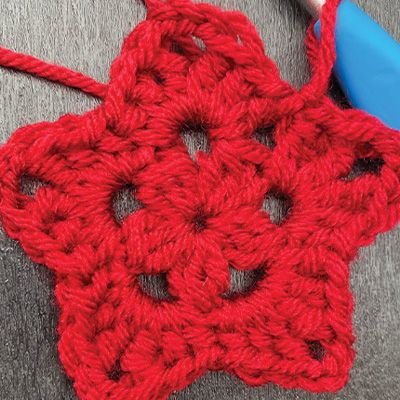 Simple Crochet Star Pattern With A Free Tutorial - Hands That Bless Granny Star Crochet Pattern Free, Small Crochet Star Pattern, Crochet New Year Ideas, Crochet Small Star, Granny Star Crochet Pattern, Crochet Stars Pattern Free, Star Crochet Pattern Free, Star Granny Square Crochet Pattern Free, Crochet Stars Pattern