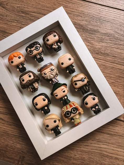 Harry Potter. Kinder Joy Harry Potter Funko Pop Aesthetic, Funko Pops Aesthetic, Harry Potter Gift Ideas Diy, Harry Potter Clay, Harry Potter Collectables, Harry Potter Pop Up, Harry Potter Gift Ideas, Funko Harry Potter, Игрушки Funko Pop