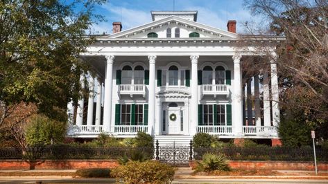 What Is Antebellum Architecture? A Design Style With Classical—and Controversial—Roots Character Information, Greek Buildings, Antebellum Architecture, Saltbox Houses, Prairie Style Houses, Antebellum Homes, Iron Balcony, Revival Architecture, Antique House