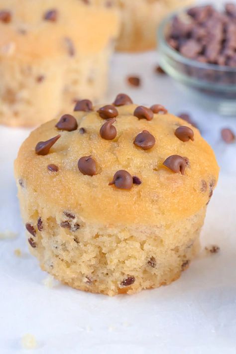 Chocolate Chip Keto Muffins Keto Chocolate Chip Muffins, Muffins With Chocolate Chips, Muffins With Chocolate, Mini Chocolate Chip Muffins, Keto Muffin Recipe, Keto Muffins, Low Carb Muffins, Keto Chocolate Chips, Keto Chocolate