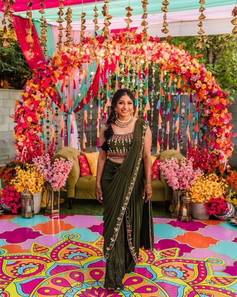 35+ Best Mehndi Outfit Ideas For Brides - Pyaari Weddings Mehendi Dress Brides, Mehendi Outfits Bridal, Mehndi Ceremony Outfit, Mehndi Outfit For Bride, Mehndi Outfit Ideas, Mehendi Outfits For Bride, Haldi Dress Ideas, Mehndi Dress For Bride, Wedding Planner Checklist