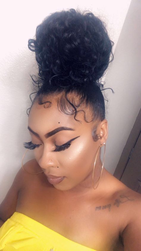 Wavy Hair Bun Styles, Messy Bun For Black Women, Messy Bun Ponytail For Black Women, Short Curly Ponytail Hairstyles, Messy Ponytail Hairstyles, Black Hair Bun, Curly Hair Ponytail, Black Wedding Hairstyles, Black Hair Updo Hairstyles