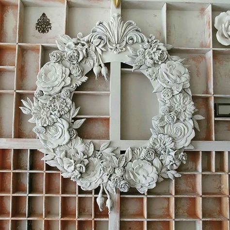 Plaster Crafts, Furniture Appliques, Flower Molding, Soyut Sanat Tabloları, Iron Orchid Designs, Mould Design, Plaster Art, Wreath Tutorial, Molding Clay