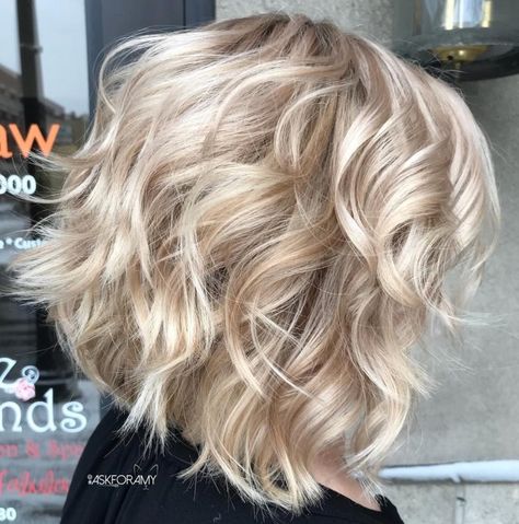 Bob Haircuts For Women With Layers, Shoulder Length Hair Party, Layered Bob Hairstyles Medium Length, Thick Platinum Blonde Hair, Blonde Hair Color Cool Tone, Short Hair That Can Still Be Pulled Back, Bob Aline Haircut, Blonde Hair Color Ideas Medium Length Straight, Best Bob Haircuts For Thick Hair