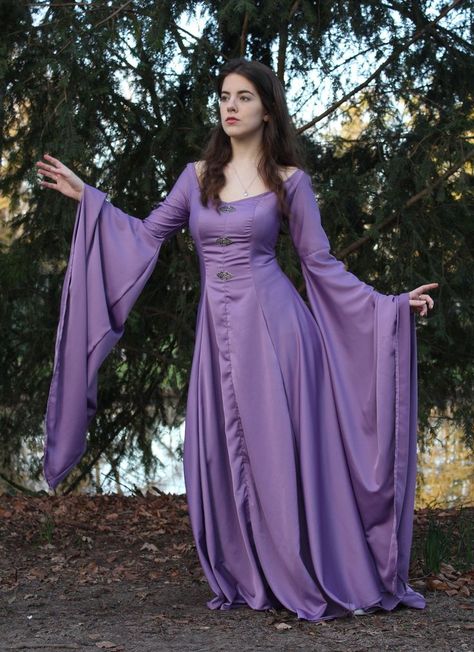 Hollywood Costume, Fantasy Dresses, Royal Dresses, Royal Outfits, Fantasy Gowns, Medieval Dress, Medieval Clothing, Travel Dress, Fairytale Dress