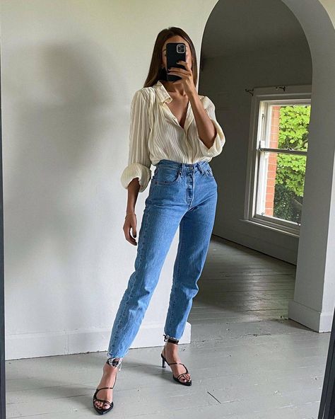 The 5 Best Shoes to Wear With Mom Jeans | Who What Wear UK Marianne Smythsisters, Pleated Wide Leg Pants, Mum Jeans, Blue Mom Jeans, Mom Jeans Outfit, Denim On Denim, Copenhagen Fashion, Chic Pants, Wide Leg Palazzo Pants