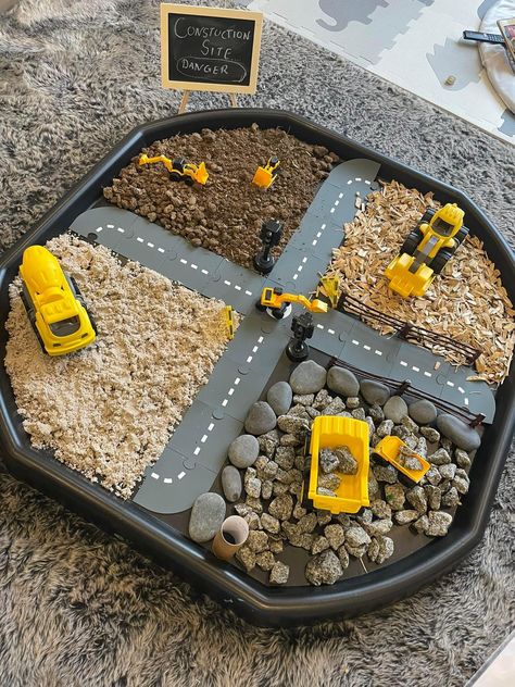 Digger Sensory Tray, Construction Sensory Table, Road Safety Tuff Tray, Construction Tuff Tray Ideas, Car Tuff Tray Ideas, Car Tuff Tray, Construction Sensory Play, Tuff Tray Construction, Tuff Tray Activities For Toddlers