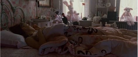 Black Swan Nina Sayers Ballet Ballerina Natalie Portman Pink Room Black Swan Scene, Natalie Portman Black Swan, Nina Sayers, Black Swan 2010, Bedroom Scene, The White Rabbit, Mind Control, Bedroom Black, Cozy Room Decor