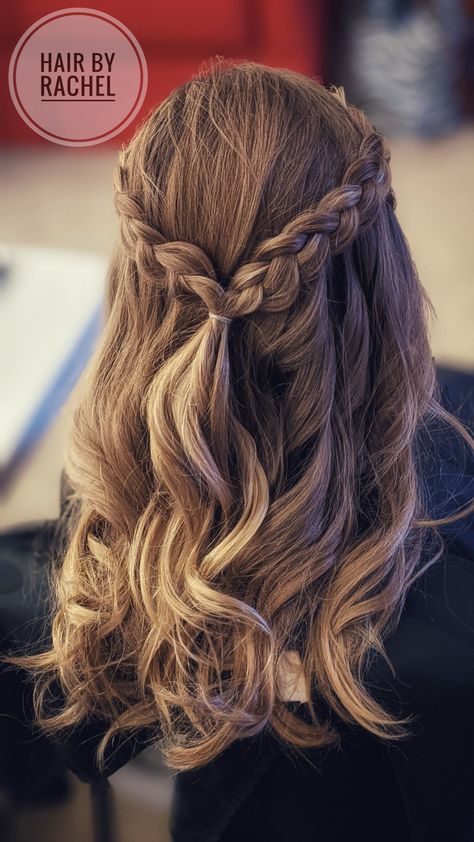 Half Up Curled Hair, Braided Half Up Half Down Hair, Grad Hairstyles, Curled Hair With Braid, Bridemaids Hairstyles, Wedding Hairstyles Indian, Half Up Half Down Hair Prom, Braided Hairdo, Hairstyles Indian