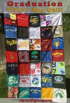 *The Thrifty Home: Easy Graduation T-shirt Rag Quilt Tshirt Rag Quilts, Tshirt Quilts Ideas Layout Easy, Tee Shirt Rag Quilt, Tshirt Rag Quilt Tutorial, T Shirt Rag Quilt, Tshirt Quilt Diy, Diy Blankets, Tshirt Quilt Pattern, Tshirt Quilts