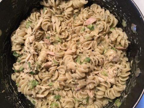 20 Minute Creamy Pesto Chicken And Bow Ties Recipe - Food.com Ham And Peas, Creamy Pesto Chicken, Basil Pesto Sauce, Milk Nutrition, Tomato Nutrition, Rachael Ray Recipes, Creamy Pesto, Skillet Dinners, Dinner Prep