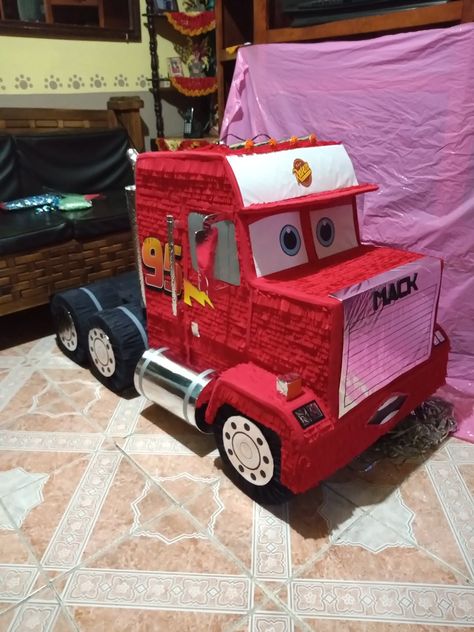 Cars Pinata, Disney Cars Theme Birthday Party, Piñata Cars, Car Pinata, Disney Cars Birthday Theme, Hot Wheels Themed Birthday Party, Disney Cars Theme, Pixar Cars Birthday, Cars Birthday Party Decorations