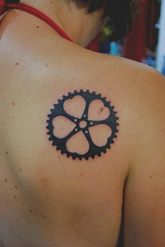 Velolove - chainring of hearts tattoo | Flickr - Photo Sharing! Chain Ring Tattoo, Sprocket Tattoo, Tattoo Bicycle, Bicycle Tattoos, Cycling Tattoo, Mountain Bike Tattoo, Bike Tattoo, Gear Tattoo, Wheel Tattoo