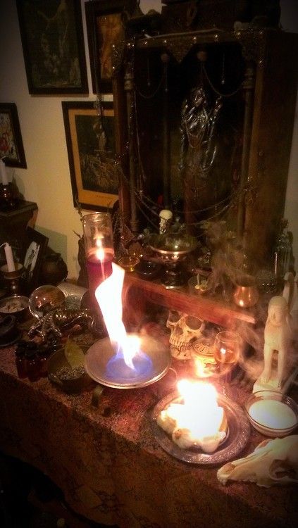 Altar Hecate Hoodoo Altar, Voodoo Priest, Witch Room, Meditation Altar, Witches Altar, Pagan Altar, Sacred Spaces, Healing Space, Pagan Witch