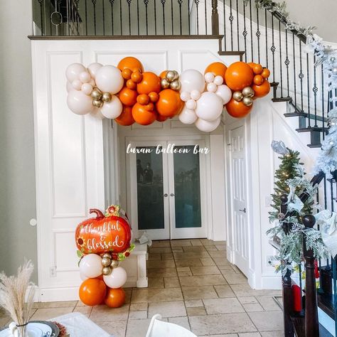 Thanksgiving Decorations Balloons, Fall Backdrop Ideas, Thanksgiving Balloons, Thanksgiving Photo Backdrop, Thanksgiving Backdrop, Fall Balloon Garland, Fall Balloon Decor, Thanksgiving Balloon Garland, Thanksgiving Backdrop Ideas