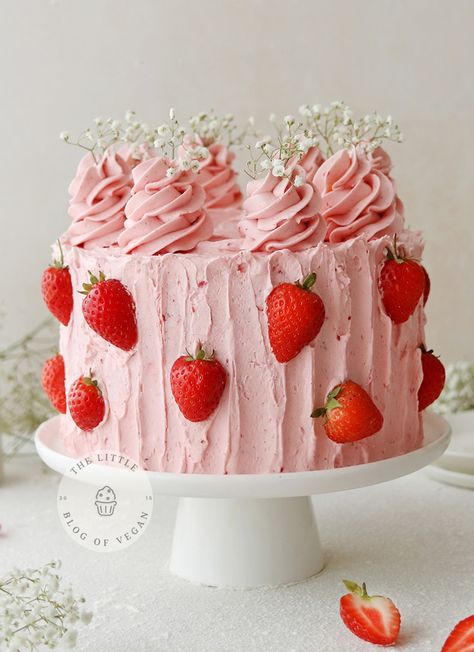 Vegan Chocolate Strawberry Cake - The Little Blog Of Vegan Diy Strawberry Birthday Cake, Strawberry Cake Decorated, Strawberry Cake Birthday Girl, Strawberry Cake Decorations Design, Strawberry Decorated Cake, Strawberry Themed 1st Birthday Cake, Cake With Strawberries On Top, Berry Birthday Cake, Strawberry Cake Birthday