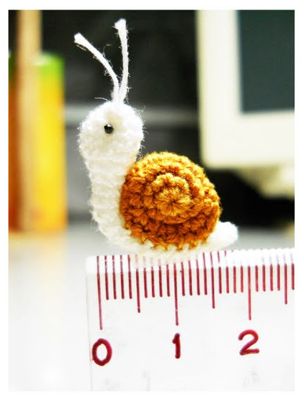 20+ Amazing Examples of Teeny Tiny #Crochet and Amigurumi Mini Crochet Snail Free Pattern, Micro Knitting, Amigurumi Snail, Crochet Snail, Crochet Butterfly Pattern, Tiny Crochet, Butterfly Tutorial, Miniature Crochet, Crochet Shoes Pattern