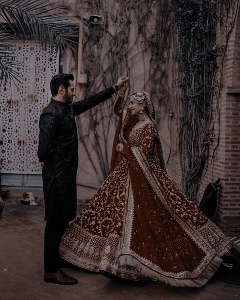 Nikah Photoshoot, Bride Groom Photoshoot, Pakistani Wedding Photography, Bride Groom Poses, Desi Vibes, Muslim Wedding Photography, Indian Wedding Poses, Bride Photos Poses, Groom Photoshoot