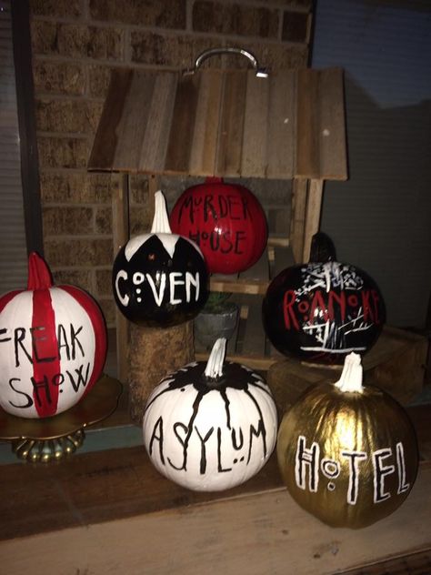 American Horror Story Party Ideas, Ahs Pumpkin Carving, American Horror Story Pumpkin Carving, American Horror Story Halloween Decor, American Horror Story Themed Party, Horror Movie Pumpkin Painting, American Horror Story Party, American Horror Story Drawing, American Horror Story Theme