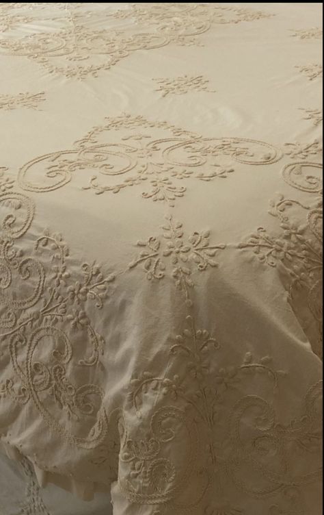 Vintage Bedsheets Aesthetic, Antique Bedding Sets, Bedsheets Designs Modern, Bedsheets Aesthetic, Vintage Bedsheets, Hand Embroidered Bedspread, Embroidered Bedding, French Rococo, Elegant Bedding