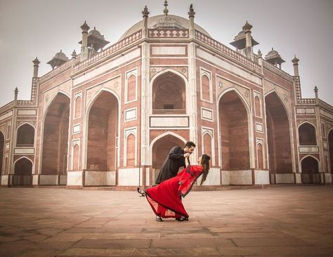 10 Best Locations For Pre-Wedding Photoshoot in Delhi NCR - Sloshout Attractive Couple, Funny Couple Poses, Wedding Shoot Ideas, Pre Wedding Photography, Engagement Makeup, Romantic Couple Poses, Pre Wedding Shoot Ideas, Pre Wedding Poses, Pre Wedding Shoot