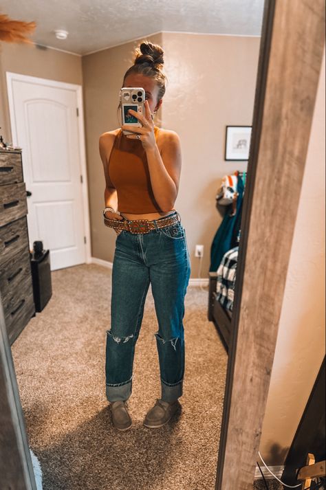 Western Outfits For Summer, Western Summer Outfits Shorts, Punchy Western Outfits Summer, Flare Jeans Outfit Western, Western Leggings Outfit, Punchy Summer Outfits, Light Wash Flare Jeans Outfit, Punchy Fashion, Punchy Western Outfits