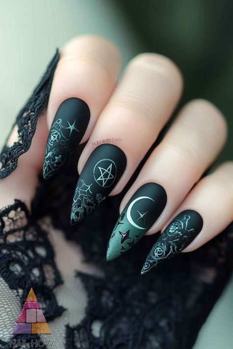 Spooky Halloween Nail Designs, Sophisticated Spooky, Green Halloween Nails, Nail Art Soft, Black And Green Design, Halloween Nails Designs, Witch For Halloween, Bee Nails, Silk Wrap Nails