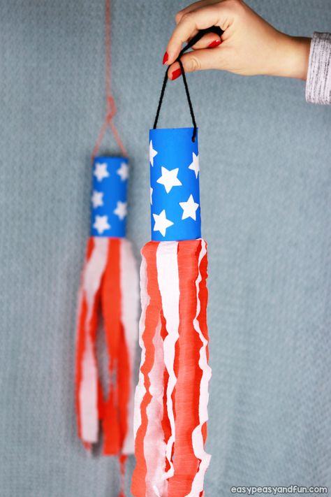 Windsock Craft, 4th Of July Crafts, Fourth Of July Crafts For Kids, Roll Craft, Flag Crafts, Fourth Of July Decorations, 4th July Crafts, Summer Camp Crafts, Craft Easy