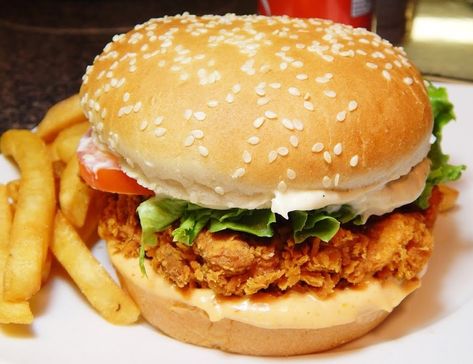 Kfc Zinger Burger Recipe - Read Quick & Easy to Cook Kfc Zinger Burger Recipe and make your favorite recipe at home available in Urdu & English on Hamariweb.com Zinger Burger Recipe, Kfc Zinger, Zinger Burger, Burger Specials, Crispy Chicken Burgers, Chicken Sandwich Recipes, Family Eating, Burger Recipe, Burgers Sandwiches