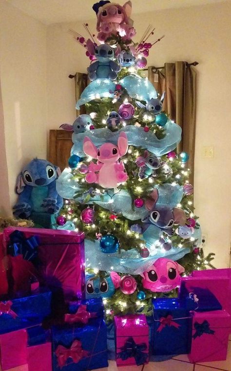 Stitch Tree Disney, Christmas Tree Ideas Stitch, Lilo Stitch Christmas Tree, Lilo And Stitch Christmas Ornaments Diy, Lilo And Stitch Christmas Tree Ideas, Stitch Christmas Tree Disney, Christmas Tree Stitch Disney, Stitch Navidad Disney, Lilo And Stitch Christmas Tree