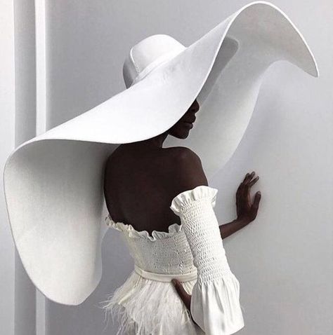 Fringe Embroidery, Photographie Portrait Inspiration, Love Hat, Bridal Fashion Week, White Hat, Wedding Hats, Derby Hats, Beautiful Hats, Bridal Fashion