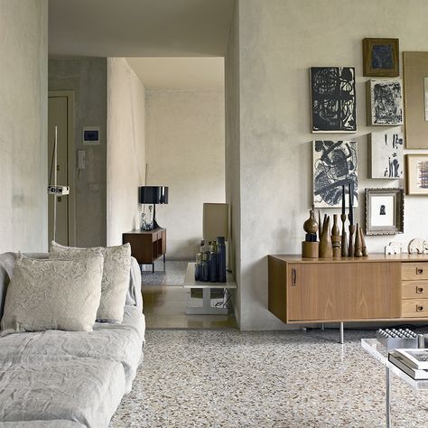 Terrazo Flooring Living Rooms, Terrazzo Tiles Living Room, Terrazzo Living Room, Terrazzo Flooring Living Room, Terrazzo Interior, Grey Terrazzo Floor, Terrazo Flooring, Tile Bedroom, Havenly Living Room