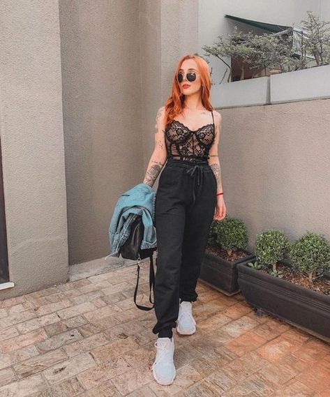 Prendas que necesitas para ponerte en mood urban perris Joggers Outfit, Tumblr Outfits, Elegante Casual, Causual Outfits, Instagram Foto, Outfits Casuales, Look Cool, Red Hair, Fashion Inspo Outfits