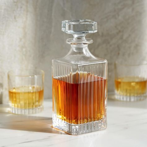 Liquor Decanter Set, Cocktail Experience, Whisky Decanter, Liquor Decanter, Decanter Set, Crystal Decanter, Bar Styling, Bar Glassware, Glass Decanter