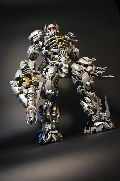 Made entirely out of Lego Lego Transformers Moc, Lego Bionicle Moc, Arte Madi, Lego Bots, Lego Transformers, Bionicle Mocs, Lego Sculptures, Hero Factory, Amazing Lego Creations