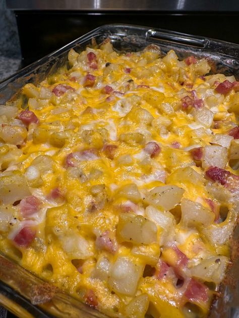 Ham And Bacon Cheesy Potatoes, Cheesy Potato Ham Casserole, Cheesey Potatoes Ham Casserole, Easy Dinner Recipes With Ham, Ham And Potato Casserole With Cream Of Mushroom Soup, Cheesy Ham And Hashbrown Casserole, Cheesy Potato Casserole Recipes, Cheesy Hashbrown Casserole With Ham, Recipes With Chopped Ham