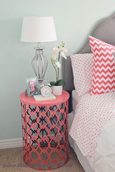 Spray painted trash can turned over as side table.  If I could only find a trash can this cool. It would make a great plant stand also. Painted Trash Cans, Diy Girls Bedroom, Furniture Flips, Teen Girl Bedroom, Girl Bedroom Designs, Teen Room, My New Room