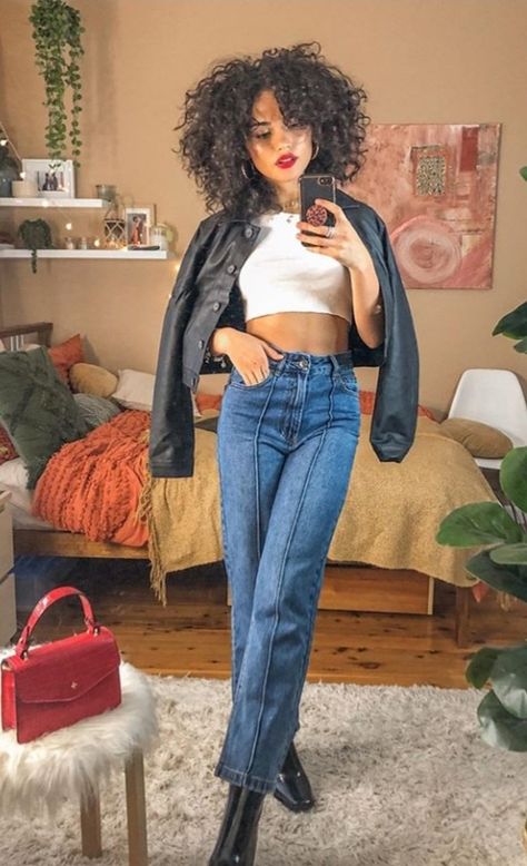 Olivia Calabio, Wide Jeans Outfit, Sofia Vergara Hair, Baggy Clothes Outfit, Berlin Style, Girls Night Outfit, Flamboyant Gamine, Night Summer, Berlin Fashion